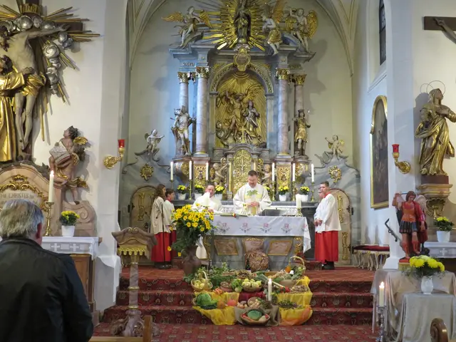 Pfarrer Jan Kölbel zelebrierte den Gottesdienst im Rahmen der Engelbergwallfahrt am 03.10.26 | Foto: Nina Reuling