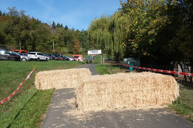 Für Tempo in der Bergackerhalle und rund um das Fest sorgten außerdem ein Seifenkisten- und ein Bobbycar-Rennen, organisiert von der Freiwilligen Feuerwehr Schippach. Dabei zeigte sich: Wer klein fährt, kann trotzdem groß herauskommen