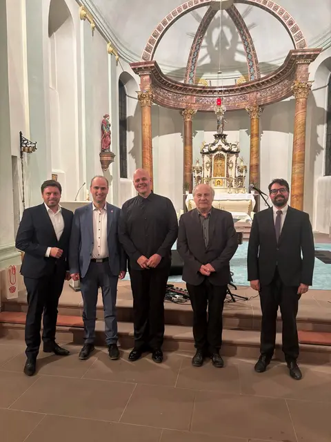 Von links: Landrat Björn Bartels, Erster Bürgermeister Markus Krebs, Theremin-Virtuose Thorwald Jørgensen, Gerhard Jenemann, künstlerischer Leiter, und Organist Vittorio Vanini.