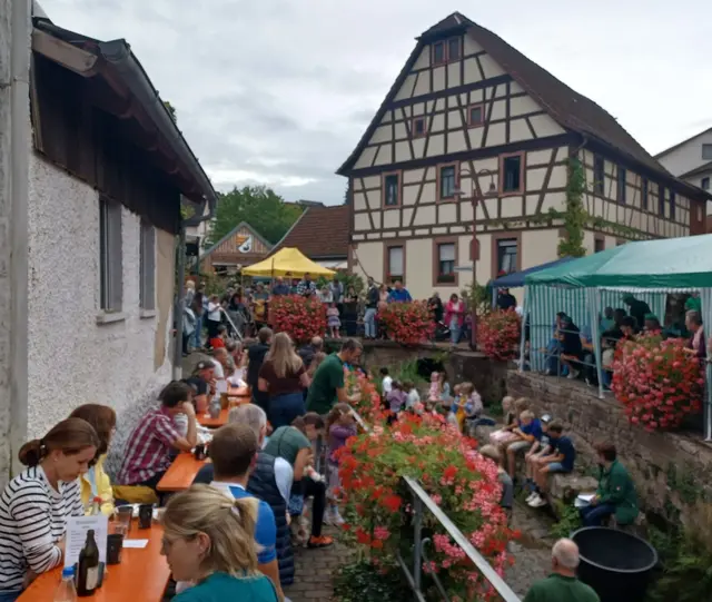 festliche Idylle in der Bachgasse | Foto: OGV Laudenbach