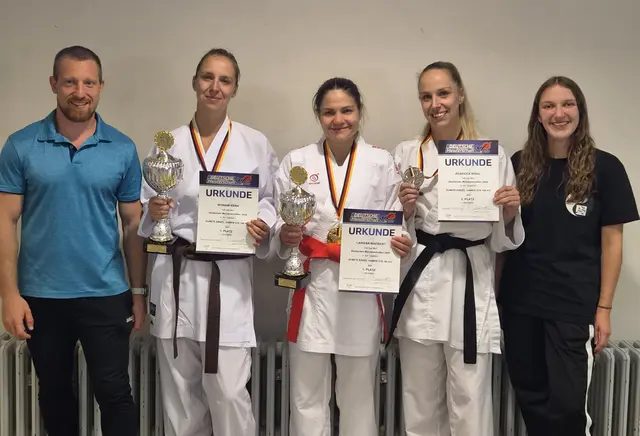 v.l.n.r. Philipp Zver, Myriam Kern, Larissa Mackert, Rebecca Niggl, Jana Weismann (Betreuerin Sportkarate Walldürn)
