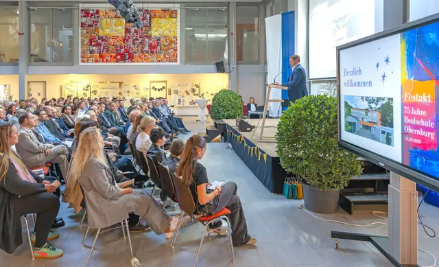 Mit hohen Investitionen habe der Landkreis Miltenberg seinen Beitrag geleistet, um der Main-Limes-Realschule beste Bildungsbedingungen bereitzustellen, so Landrat Björn Bartels. | Foto: Winfried Zang