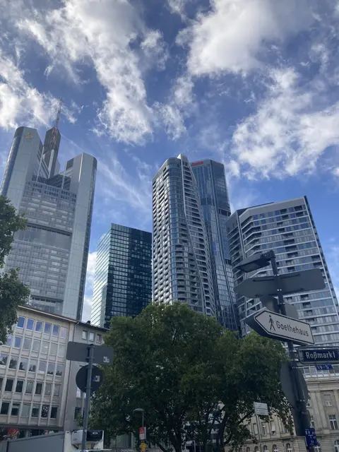 Schülerinnen und Schüler des KEG besuchen die Paulskirche und das Goethe-Haus in Frankfurt am Main. | Foto: KEG Amorbach