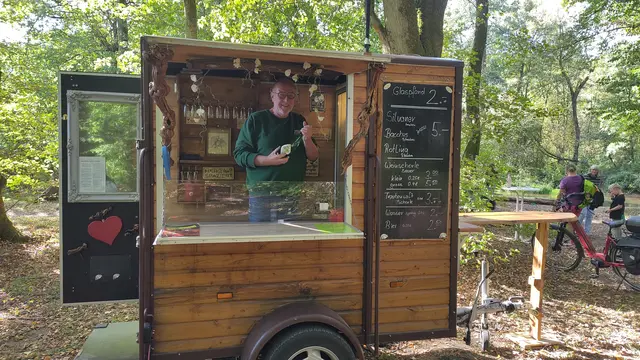 Das Schoppenwägele sorgte an einer Station für eine genussvolle Pause bei der Kulinarischen Radtour. | Foto: Oliver Kaiser