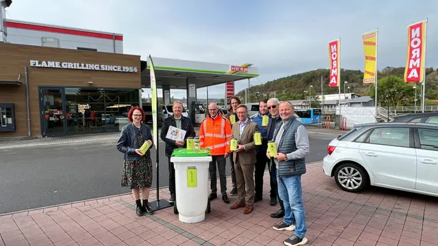 Eröffnung des neuen Tauschpunktes für Altspeisefette in Mosbach an der HERM-Tankstelle.

 | Foto: KWiN