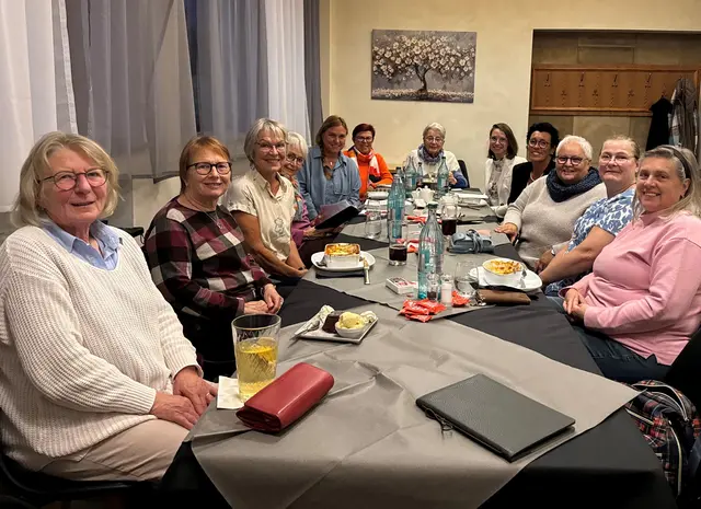 von links: Ingrid Kaiser, Ulrike Neuberger-Bornhorst, Anne Tulke, Christa Buchschmid, Marina Oliveira Zbinden, Petra Münzel, Karin Vogel, Rebecca Berninger, Helga Raab, Anne Ehrentraud, Sylvia Deckert, Barbara Katschner