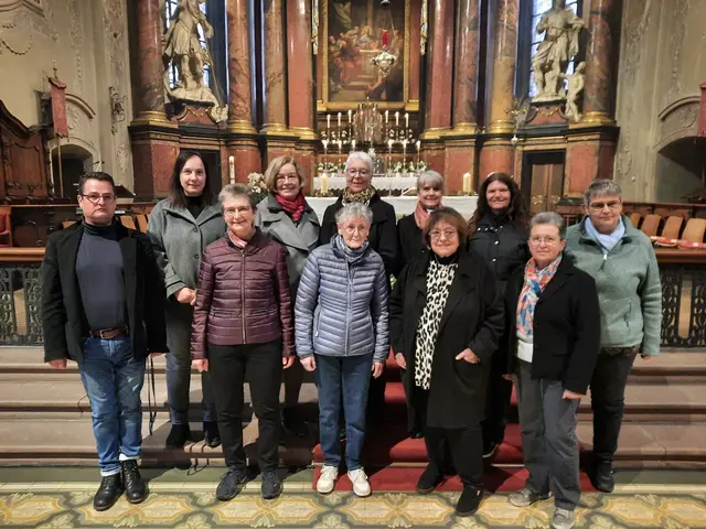 Musikalische Gestaltung des Festgottesdienstes durch die Frauenschola Cantorum St. Jakobus aus Miltenberg unter der Leitung des Regionalkantors des katholischen Dekanats Miltenberg, Michael Bailer. | Foto: Achim Dörr
