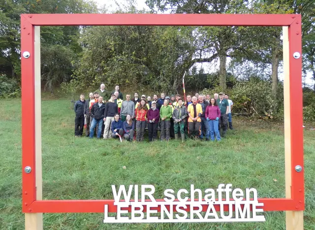 Über 30 Engagierte kümmerten sich beim Landschaftspflegetag im Brünnbachtal um die Erhaltung wertvoller Lebensräume.

 | Foto: Landschaftserhaltungsverband Neckar-Odenwald-Kreis