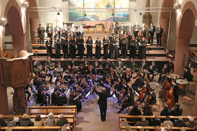 Am Samstag, 14. November, sind um 18 Uhr der Süddeutsche Kammerchor und Mitglieder des European Union Youth Orchestra unter Leitung von Gerhard Jenemann in der Stadtpfarrkirche Miltenberg zu hören. | Foto: Klaus Fleckenstein