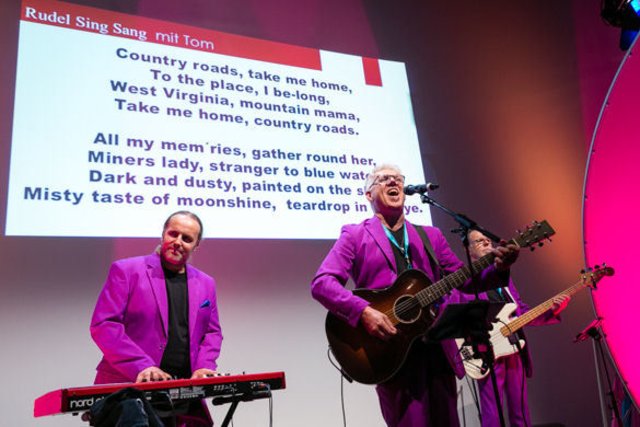 Rudel Sing-Sang, © HR/Karsten Socher - honorarfrei, Verwendung nur im Zusammenhang mit einem redaktionellen Beitrag über Sendungen oder Aktivitäten des Hessischen Rundfunks, seiner Personen oder seiner Einrichtungen bei Nennung "Bild: HR/Karsten Socher". Andere Verwendung nur nach Absprache. HR/Pressestelle 069/155 -4954, Fax -3005.