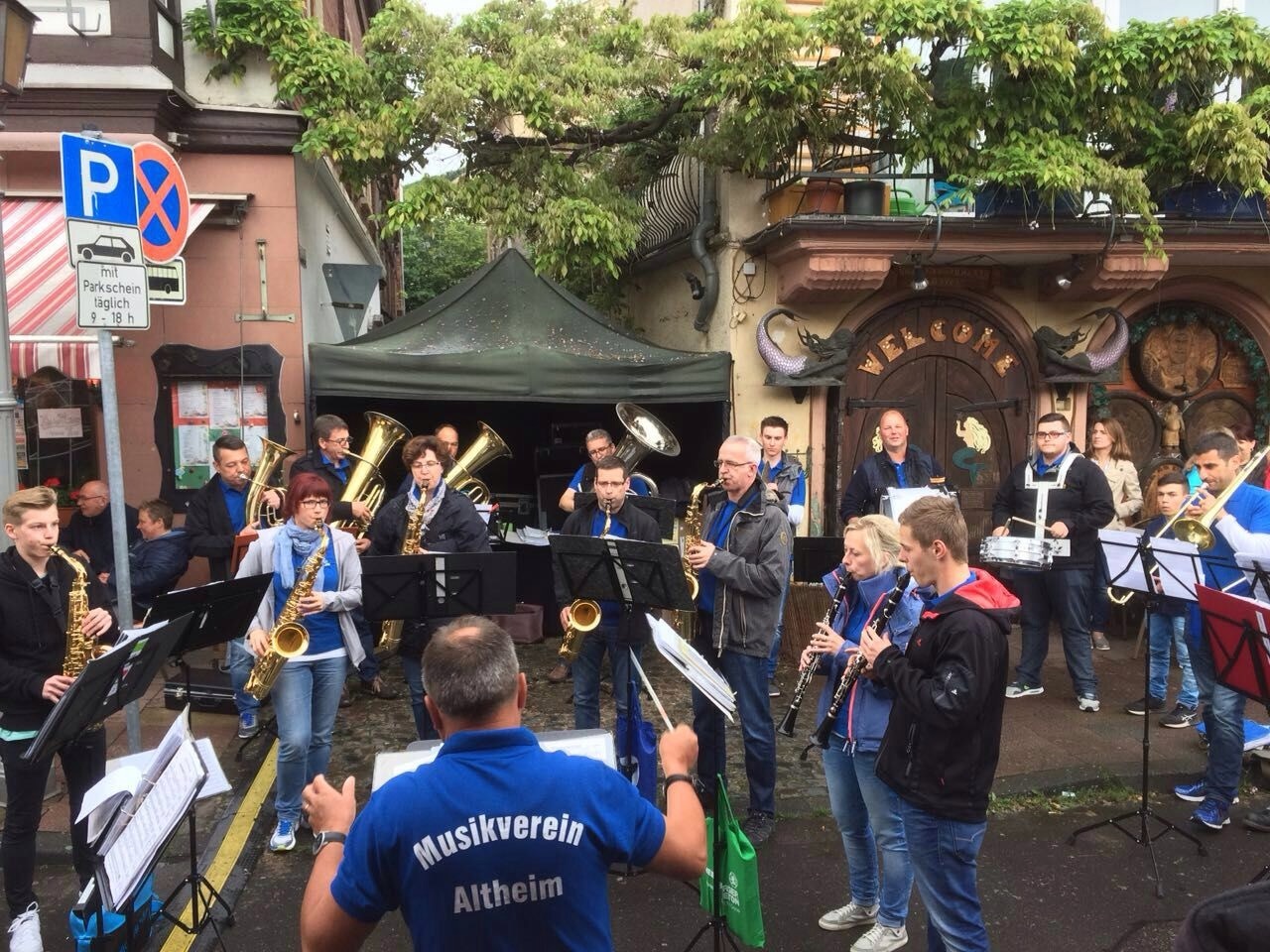 Rhein in Flammen: Musikverein Altheim zu Gast in Asmannshausen.