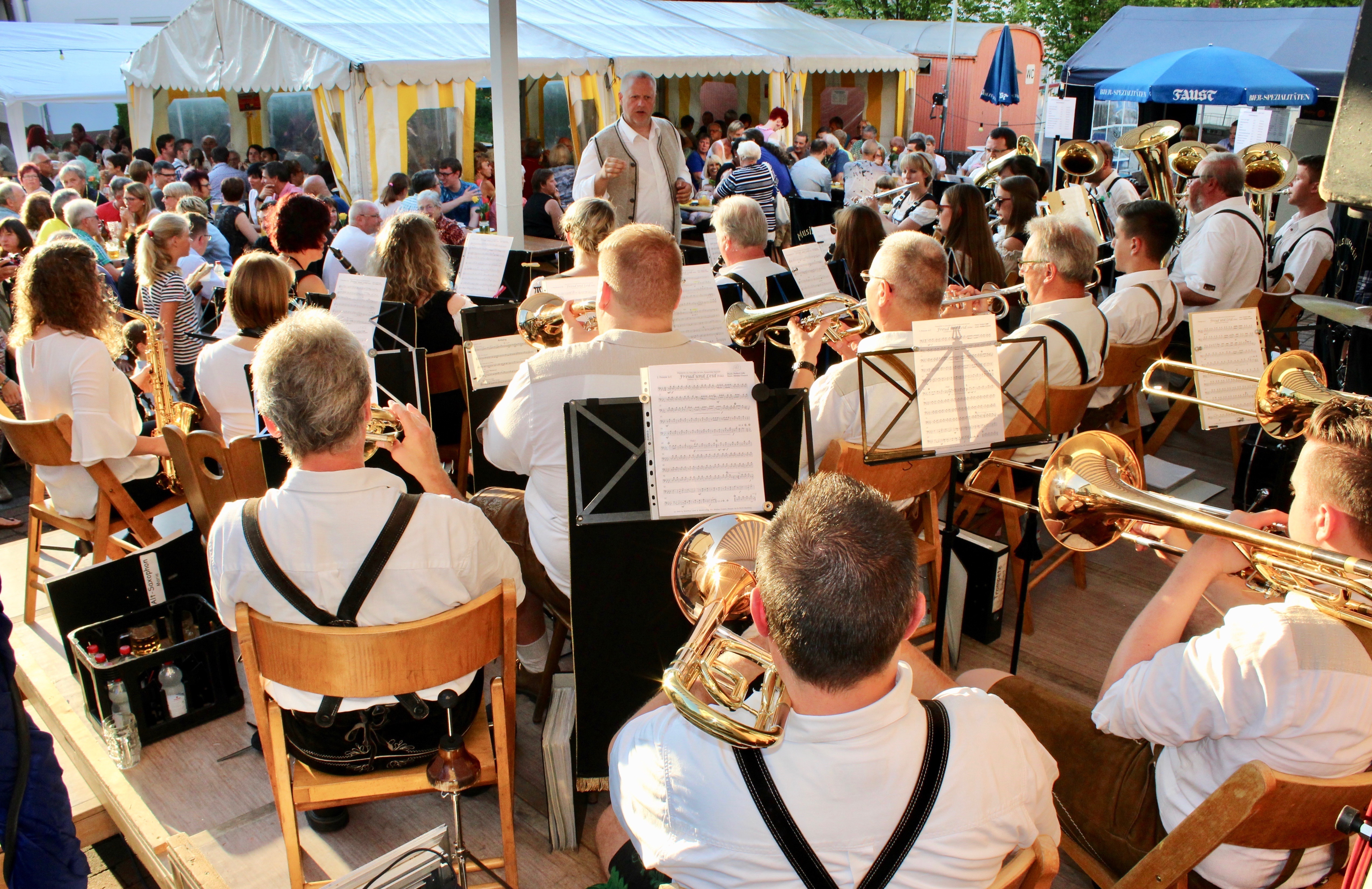 Die Musikkapelle "Eintracht" Mechenhard (Dirigent: Marcus Greim) wird das 28. Sommernachtsfest am Samstag, 21. Juli 2018, auf dem Dorfplatz in Mechenhard musikalisch eröffnen.