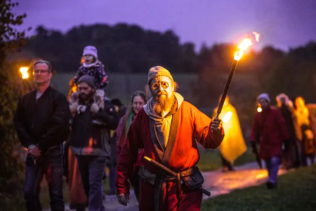 Zug durch die Dämmerung | Foto: Michael Pohl