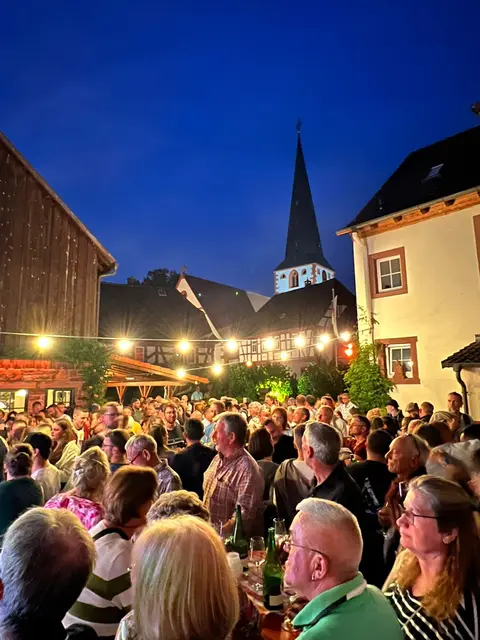 Leckeres Essen und ausgezeichnete Weine bei den Winzern in Bürgstadt. | Foto: Familie Helmstetter