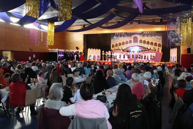 Senioren feiern den  Mömlinger Seniorenfasching | Foto: Hilmar Rothermich