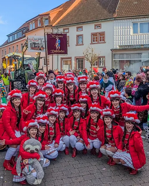 🥳  MUDI STEJHT KOPF!  🤡

Seid ihr bereit für einen der größten Rosenmontagsumzüge im Odenwald? | Foto: Marco Scheiwein