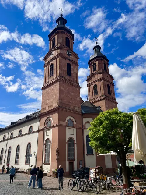 Zwischen Himmel und Erde die Stadtpfarrkirche Sankt Jakobus d.Ä.