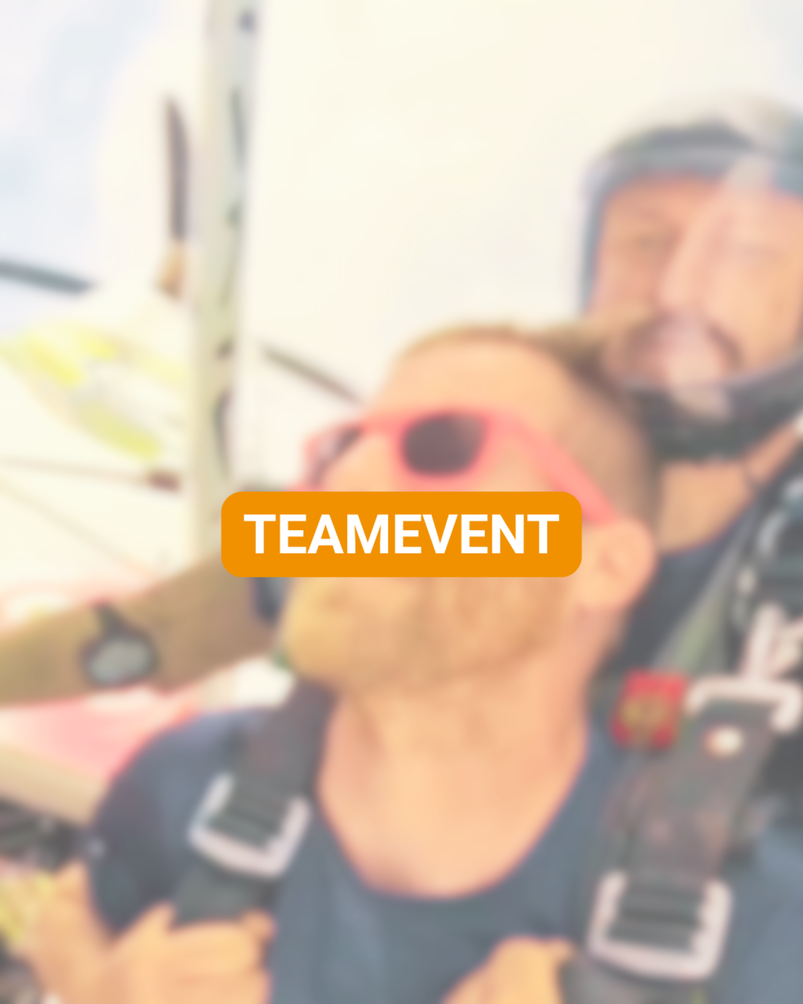 -Anzeige-Gemeinsam-hoch-hinaus-unser-Teamevent-beim-Fallschirmspringen